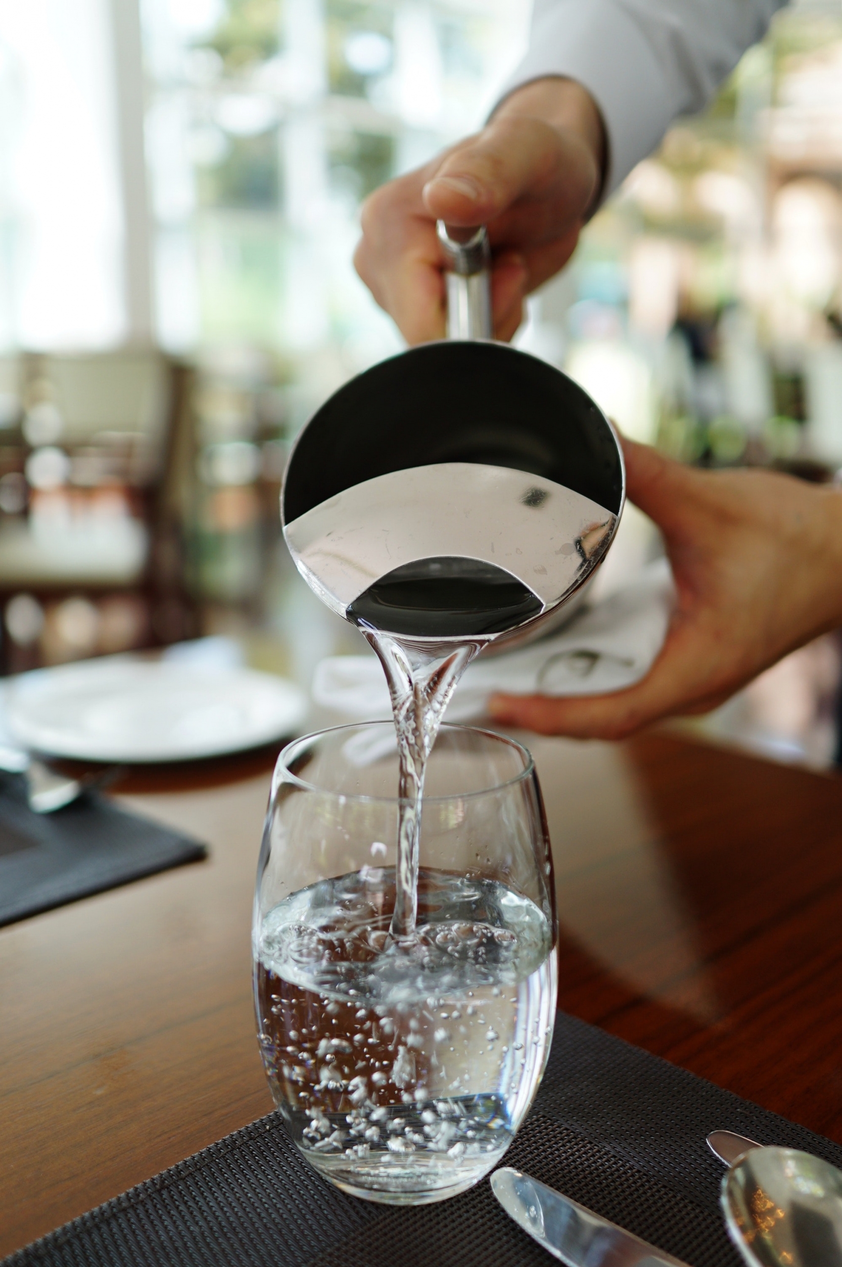 Reduce metal use Fizzy water in a glass